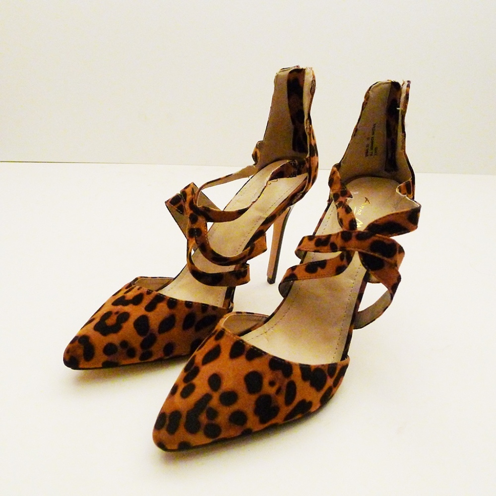 heels - Picture 2 of 5